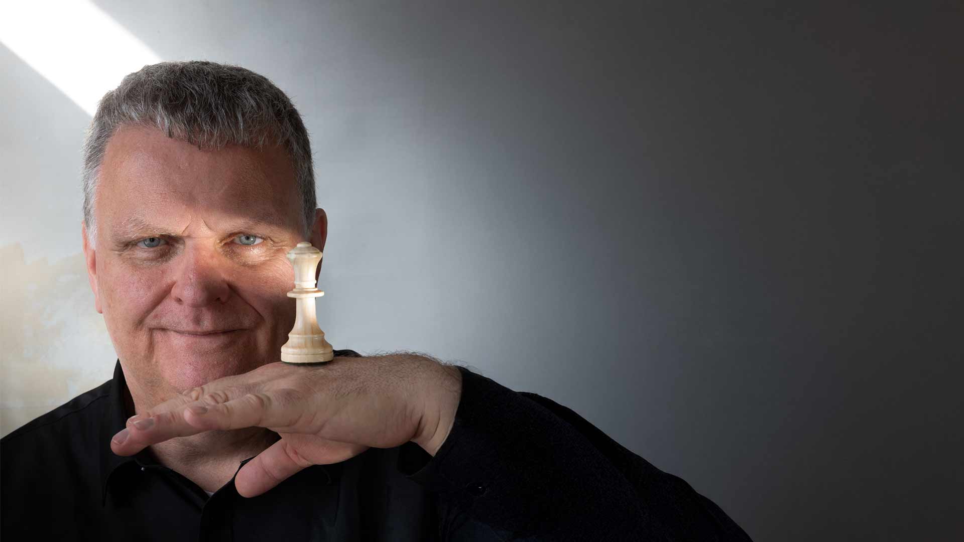 Dr Karsten Wagner - Consulting for Dental - posing with the white queen